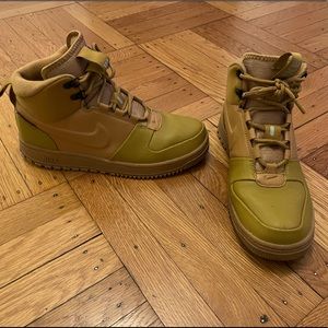 Nike “Path Winter” high tops Wheat/Cinnamon Sz10